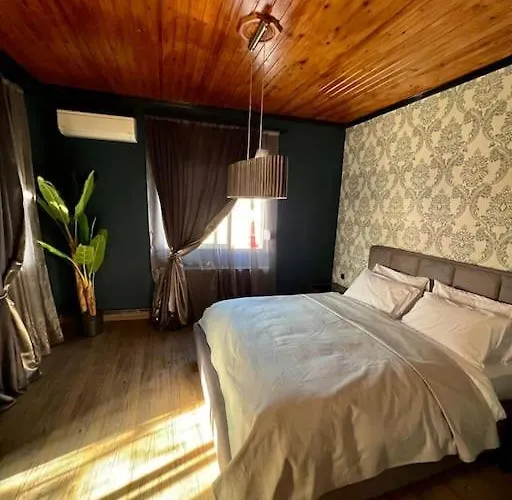 Lampsakou Suites 2-Bedroom House In Volos